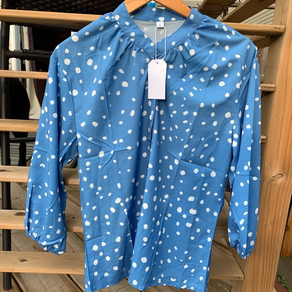 This blue top hits the “spot” NWT